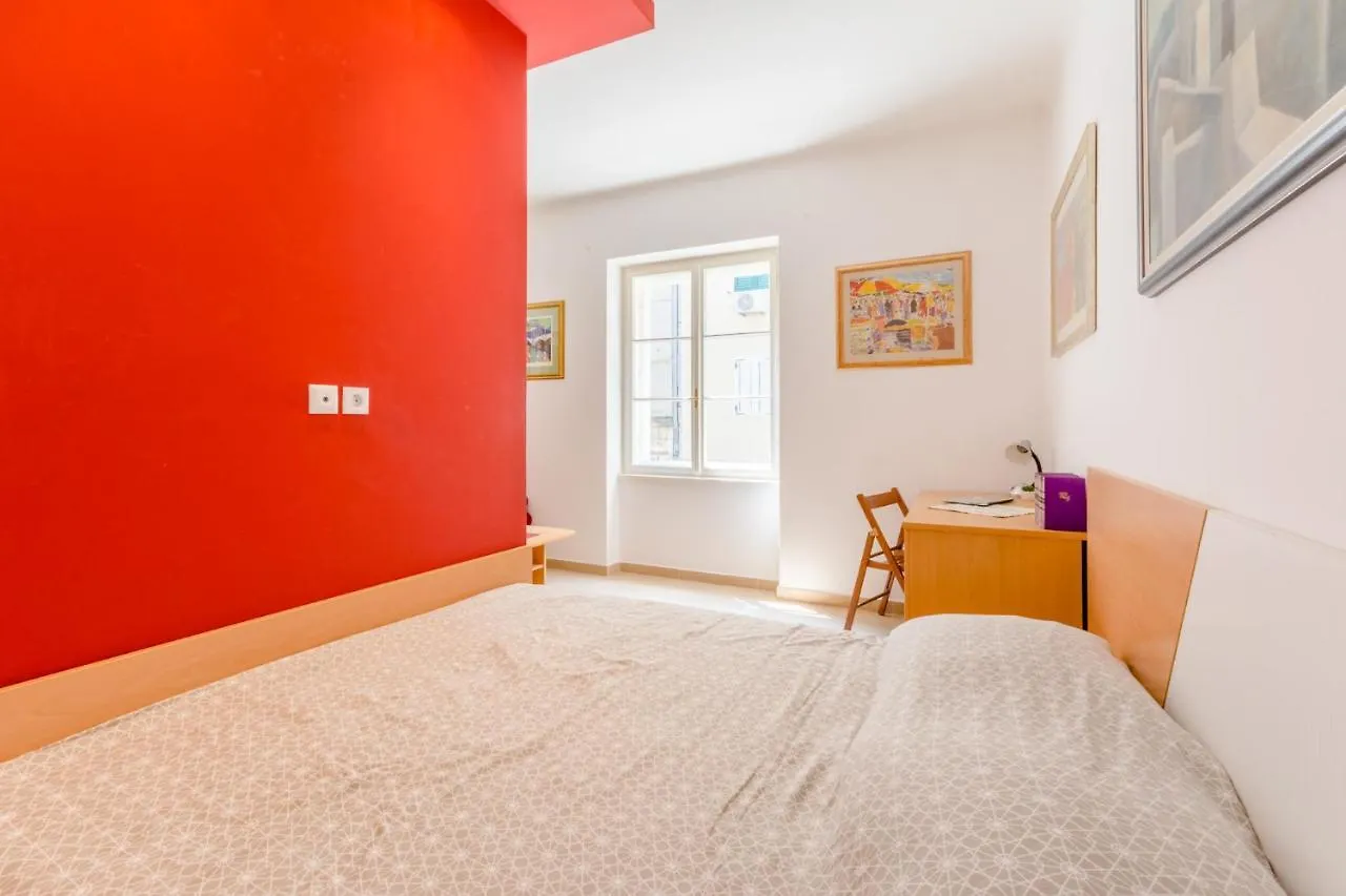 Apartment Ruby Split
